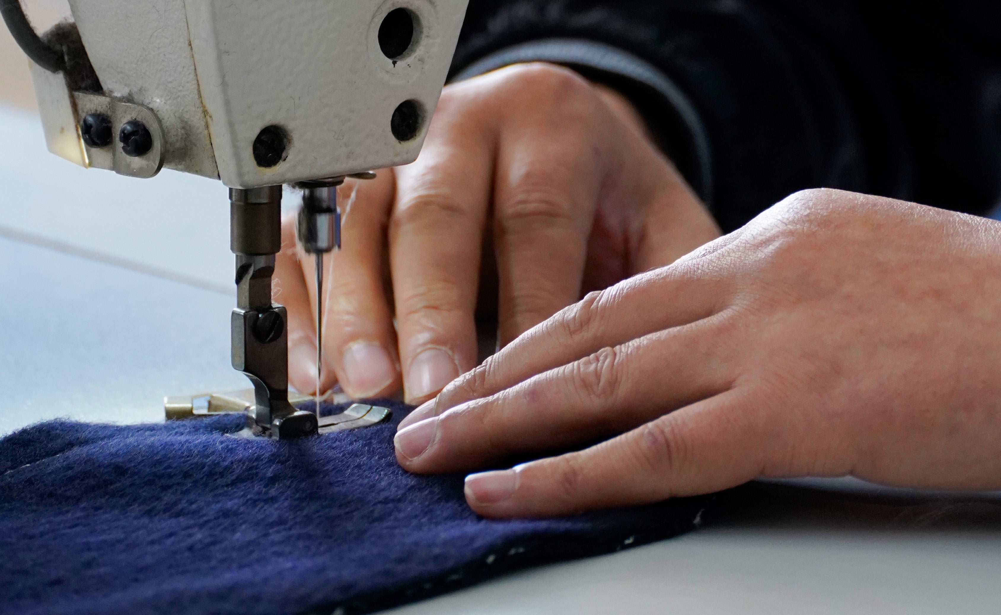 Start Without High MOQ: How Fashion Brands Can Start Coat Production with Lower Risk